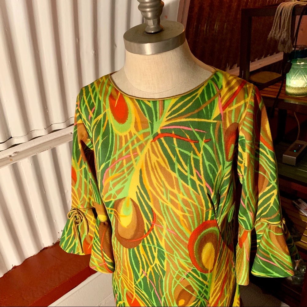 Vintage 60s Hawaiian Peacock-Print Pake Mu Dress - image 2